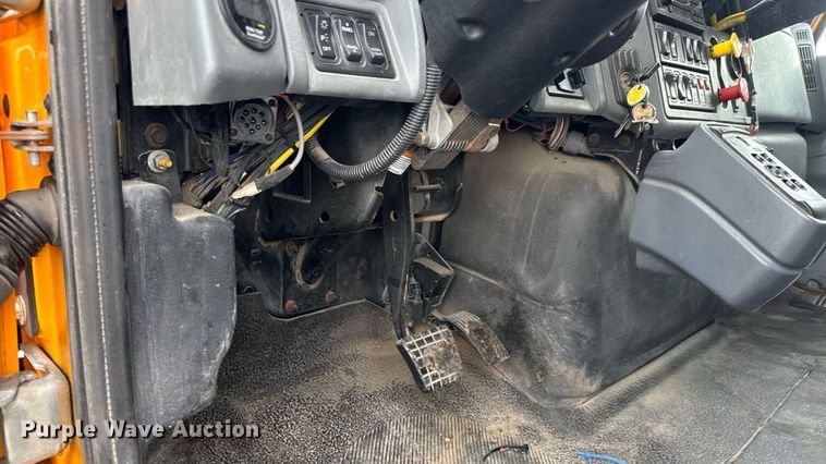 image for item DY0351 2006 International 7400 dump truck