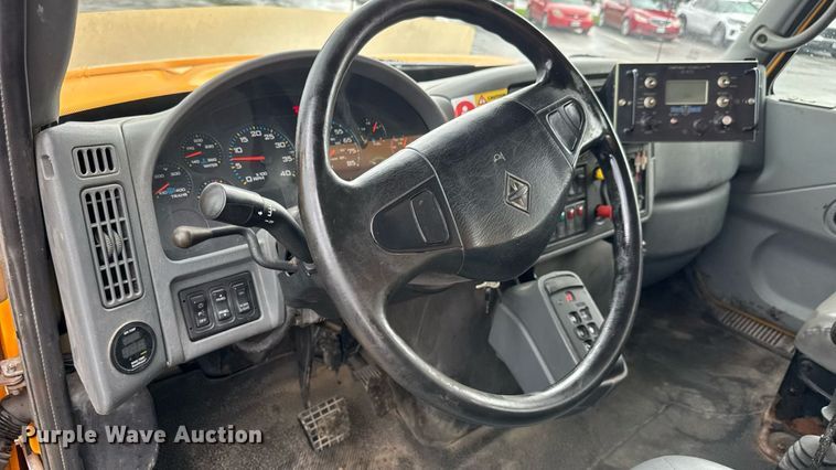 image for item DY0351 2006 International 7400 dump truck