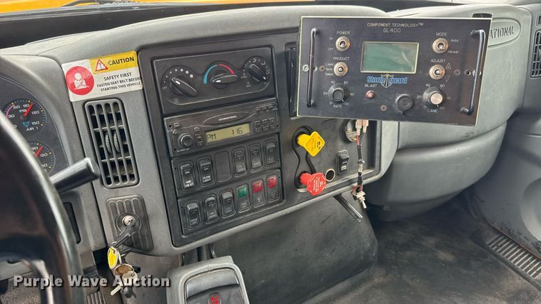 image for item DY0351 2006 International 7400 dump truck