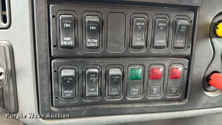 image for item DY0351 2006 International 7400 dump truck