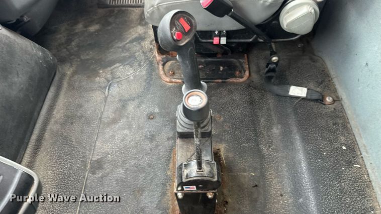 image for item DY0351 2006 International 7400 dump truck