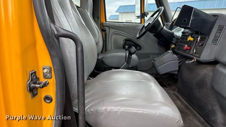 image for item DY0351 2006 International 7400 dump truck