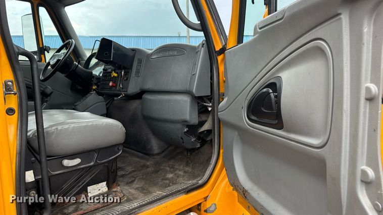 image for item DY0351 2006 International 7400 dump truck