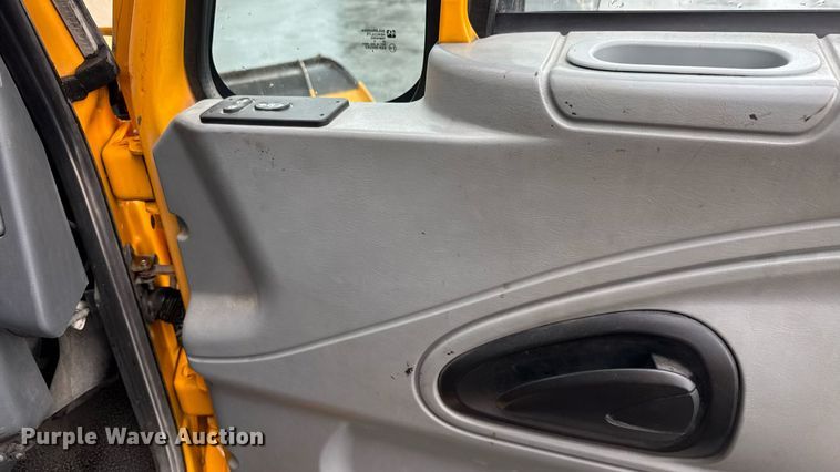 image for item DY0351 2006 International 7400 dump truck