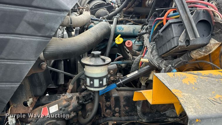 image for item DY0351 2006 International 7400 dump truck