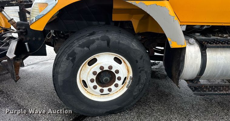 image for item DY0351 2006 International 7400 dump truck