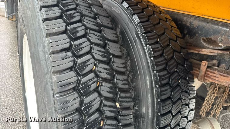 image for item DY0351 2006 International 7400 dump truck