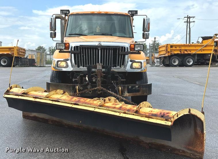 image for item DY0353 2006 International 7400 dump truck