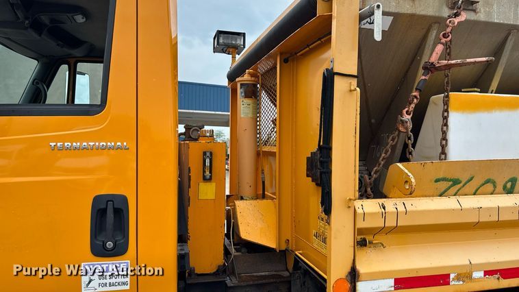 image for item DY0353 2006 International 7400 dump truck