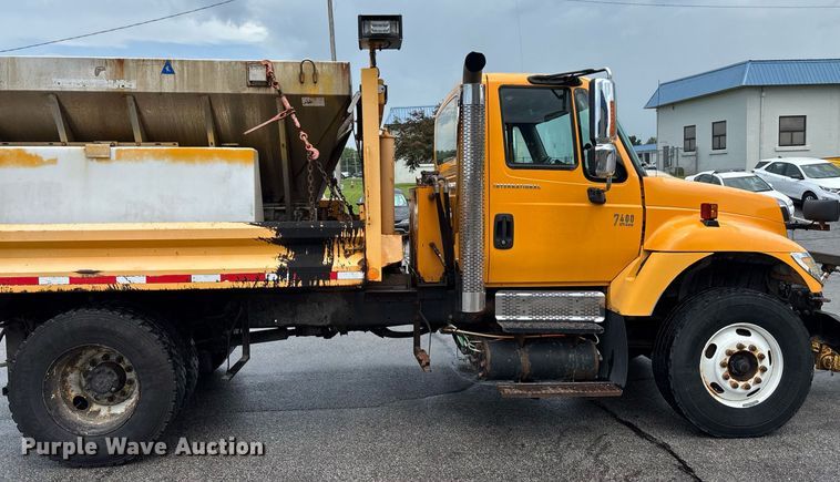 image for item DY0353 2006 International 7400 dump truck