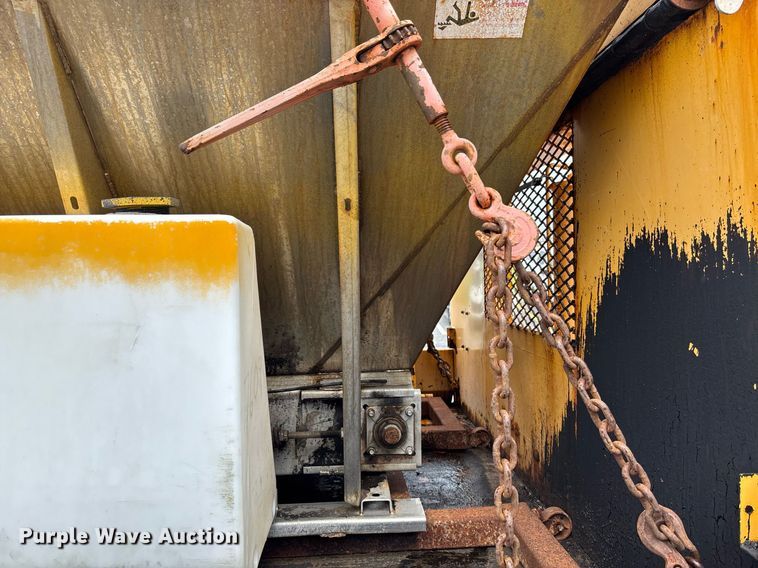 image for item DY0353 2006 International 7400 dump truck