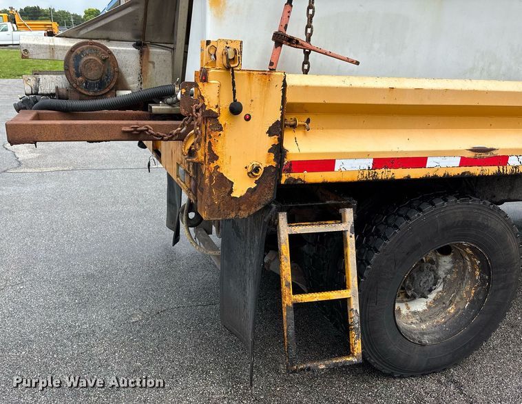 image for item DY0353 2006 International 7400 dump truck