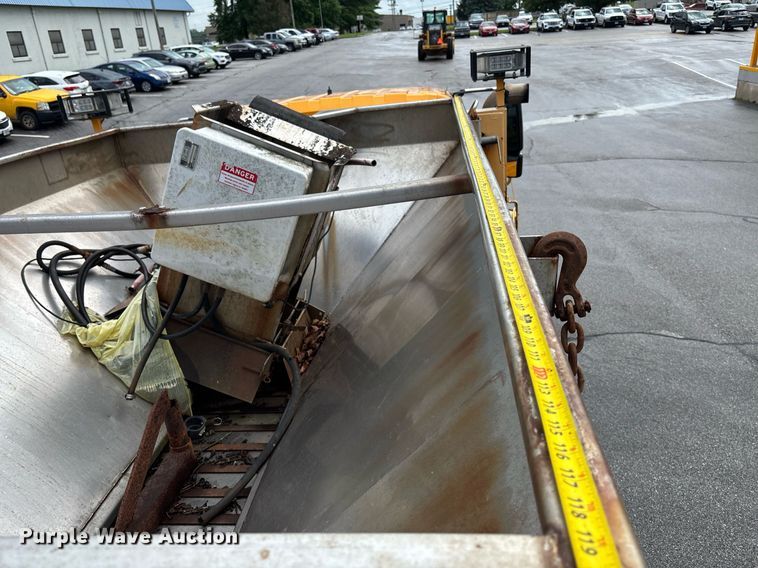 image for item DY0353 2006 International 7400 dump truck