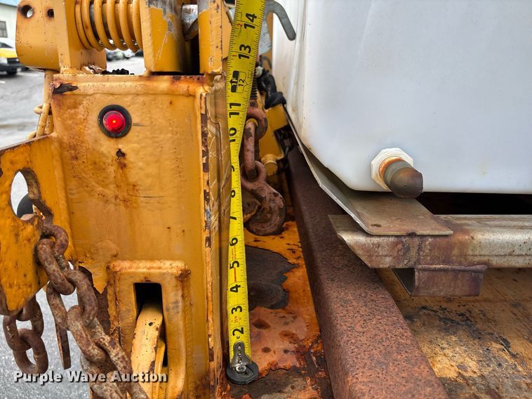 image for item DY0353 2006 International 7400 dump truck