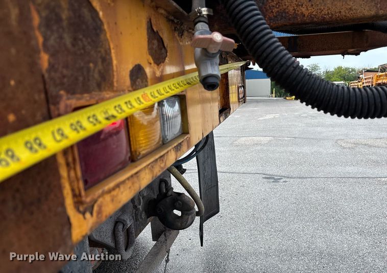 image for item DY0353 2006 International 7400 dump truck