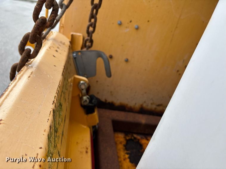 image for item DY0353 2006 International 7400 dump truck