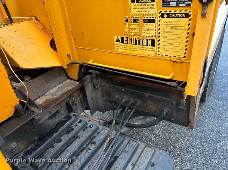 image for item DY0353 2006 International 7400 dump truck