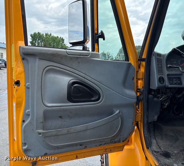 image for item DY0353 2006 International 7400 dump truck
