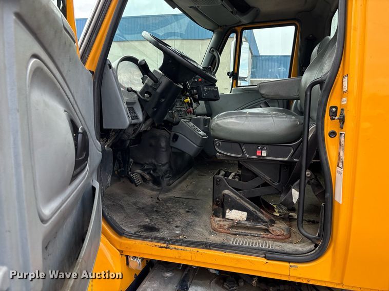 image for item DY0353 2006 International 7400 dump truck