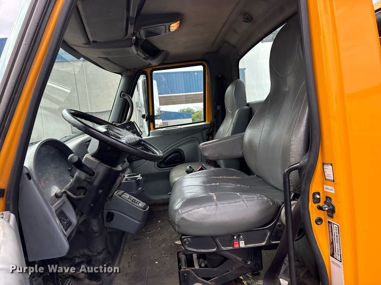 image for item DY0353 2006 International 7400 dump truck