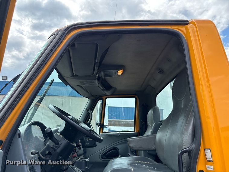 image for item DY0353 2006 International 7400 dump truck