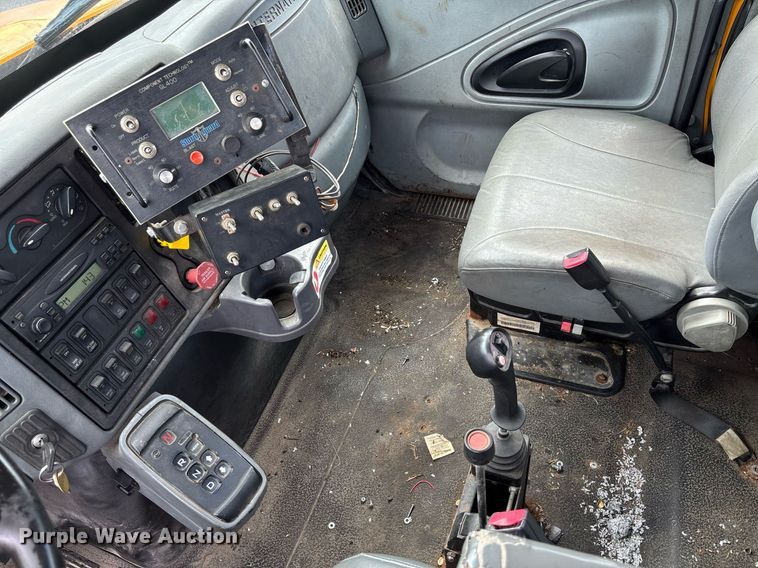 image for item DY0353 2006 International 7400 dump truck