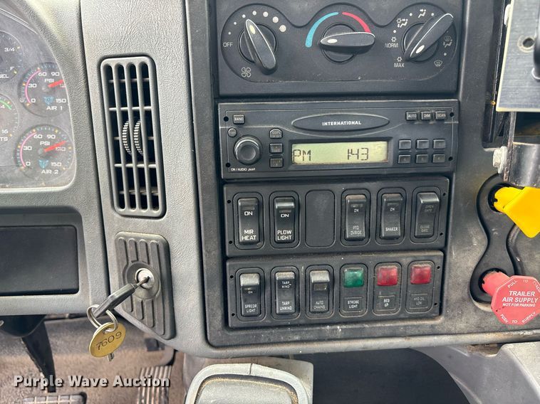 image for item DY0353 2006 International 7400 dump truck