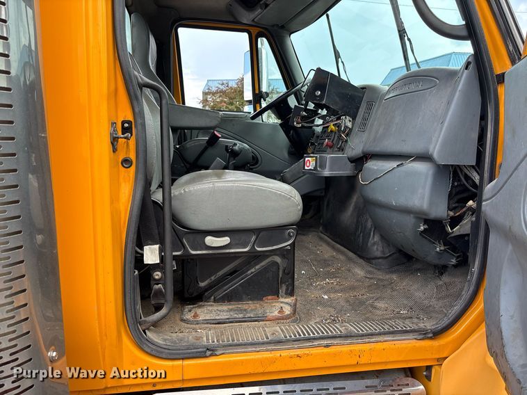 image for item DY0353 2006 International 7400 dump truck