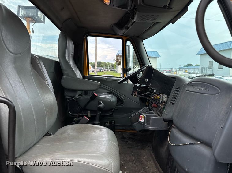 image for item DY0353 2006 International 7400 dump truck