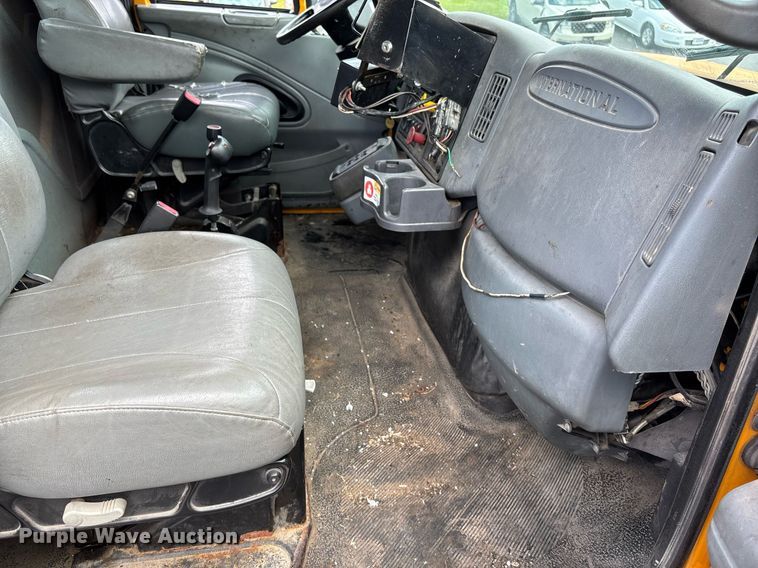 image for item DY0353 2006 International 7400 dump truck