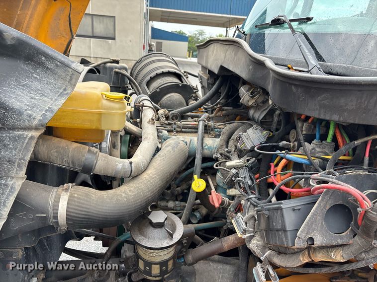 image for item DY0353 2006 International 7400 dump truck