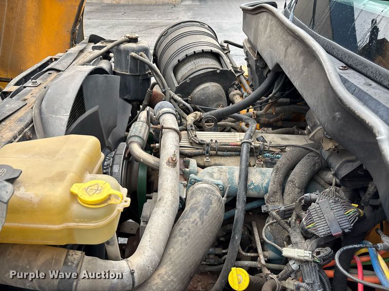 image for item DY0353 2006 International 7400 dump truck