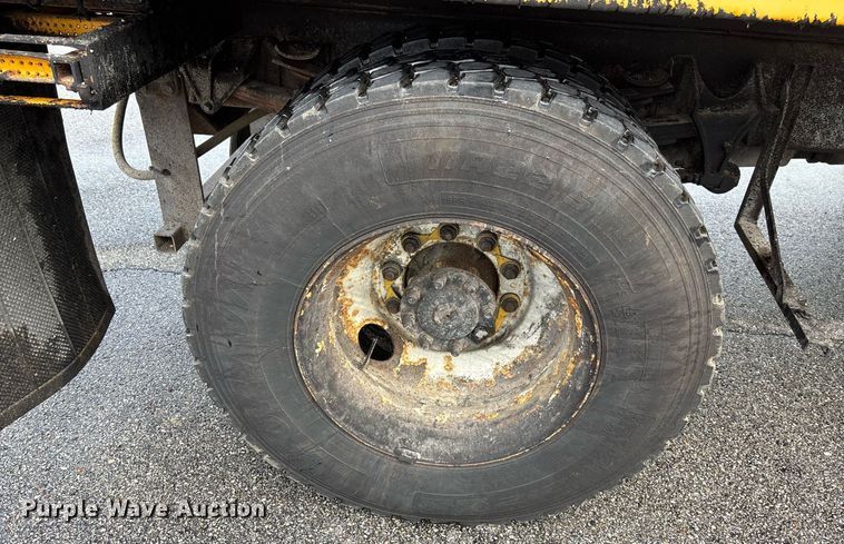 image for item DY0353 2006 International 7400 dump truck