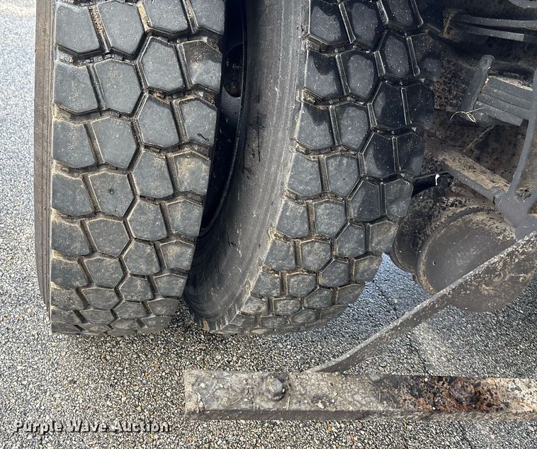 image for item DY0353 2006 International 7400 dump truck