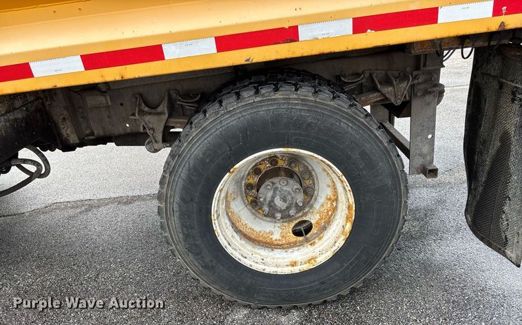 image for item DY0353 2006 International 7400 dump truck