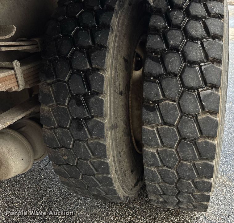 image for item DY0353 2006 International 7400 dump truck