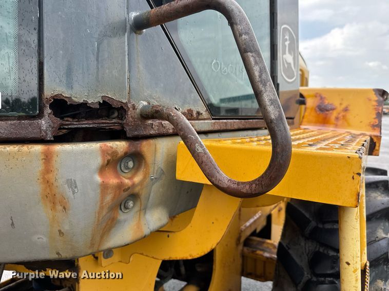 image for item DY0354 2006 John Deere 444J wheel loader