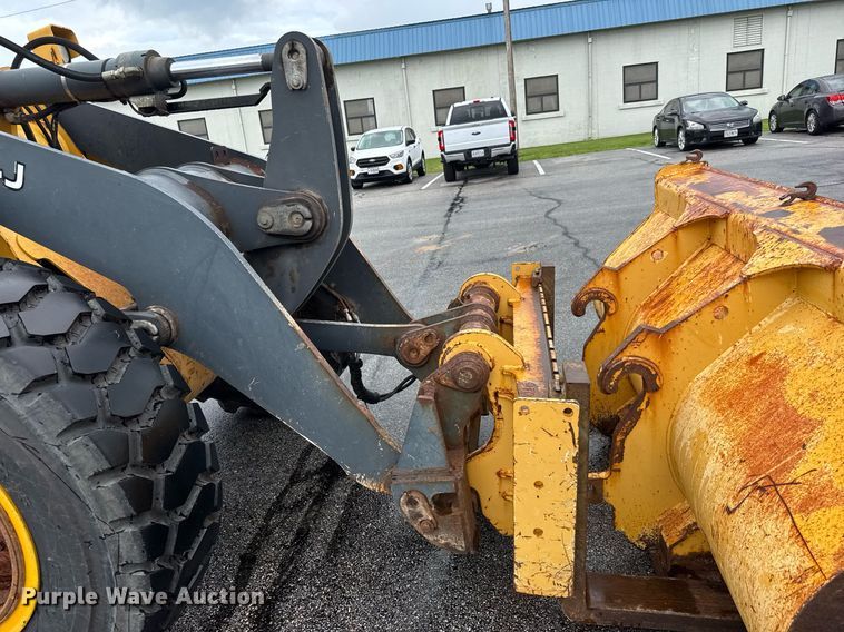image for item DY0354 2006 John Deere 444J wheel loader