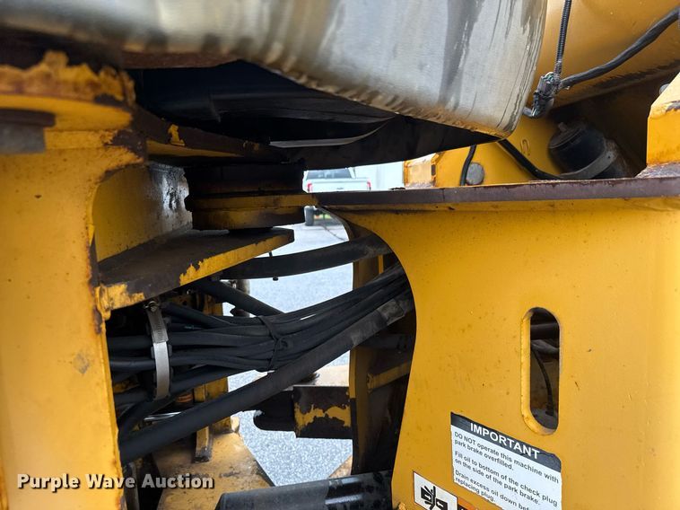 image for item DY0354 2006 John Deere 444J wheel loader