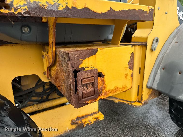 image for item DY0354 2006 John Deere 444J wheel loader