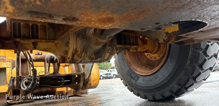 image for item DY0354 2006 John Deere 444J wheel loader