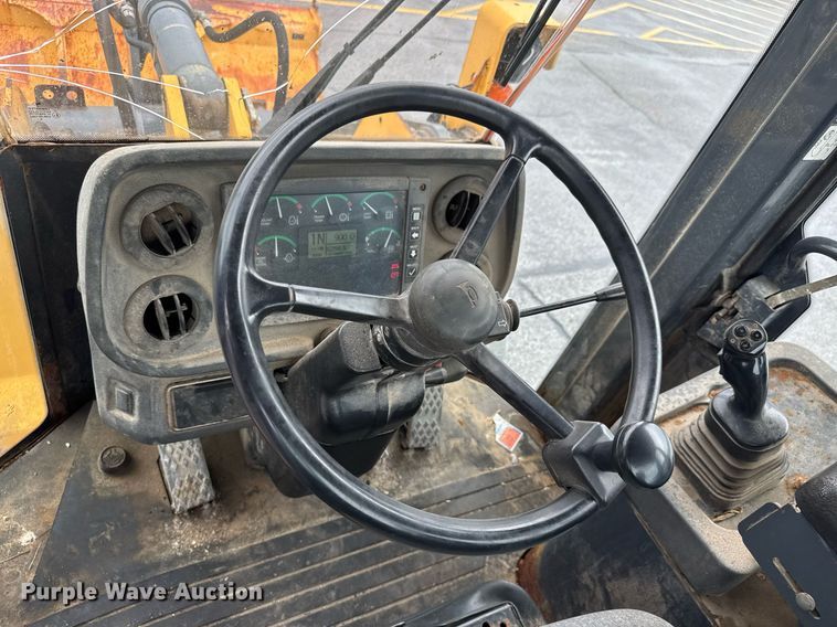 image for item DY0354 2006 John Deere 444J wheel loader