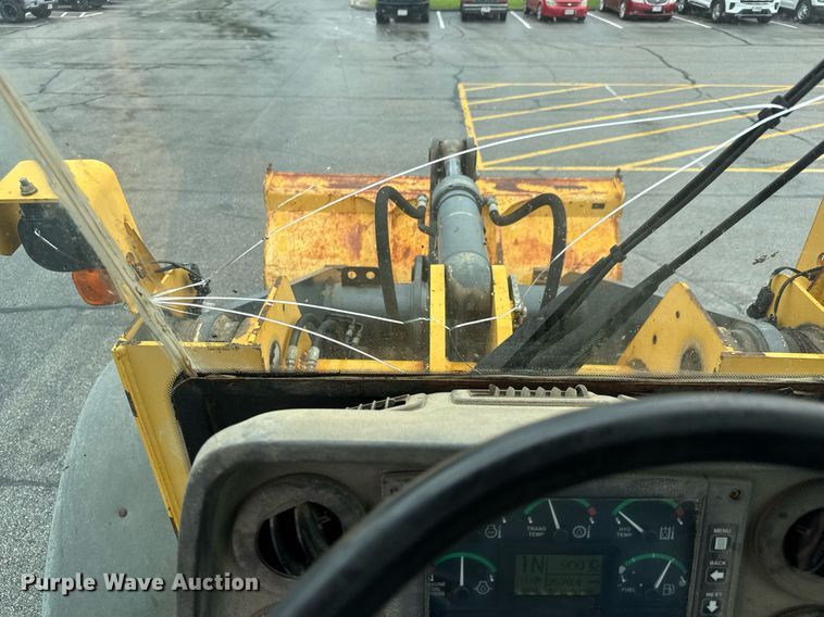 image for item DY0354 2006 John Deere 444J wheel loader