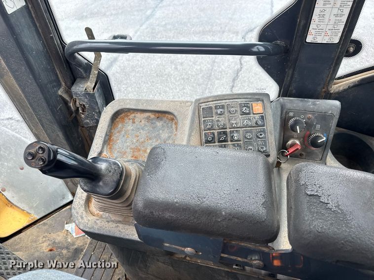 image for item DY0354 2006 John Deere 444J wheel loader