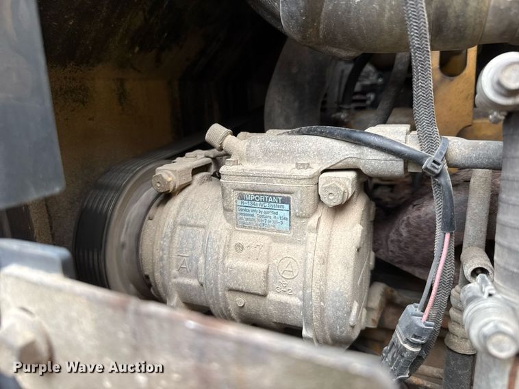 image for item DY0354 2006 John Deere 444J wheel loader