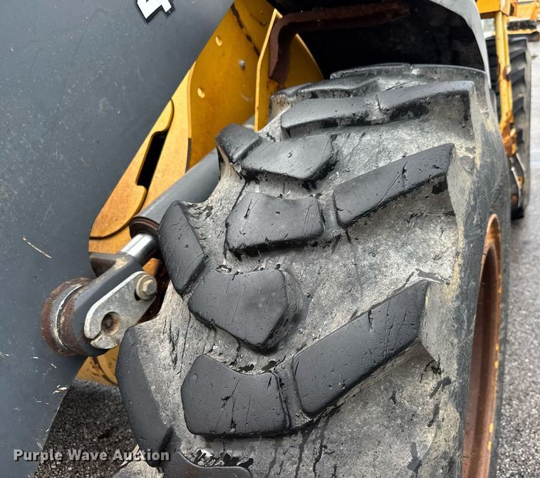 image for item DY0354 2006 John Deere 444J wheel loader