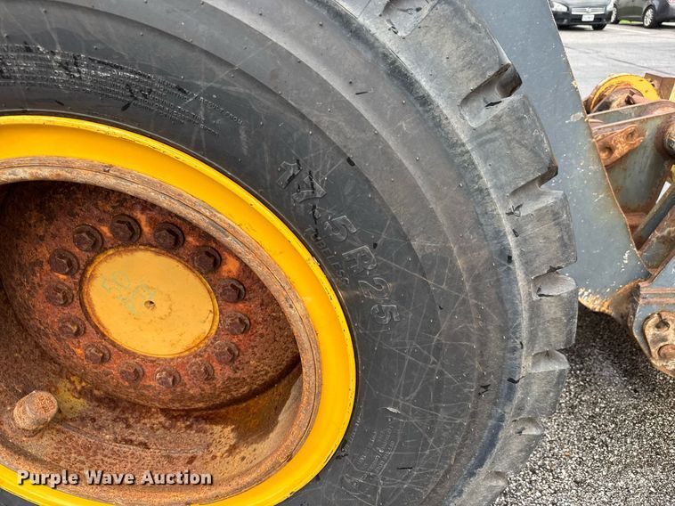 image for item DY0354 2006 John Deere 444J wheel loader