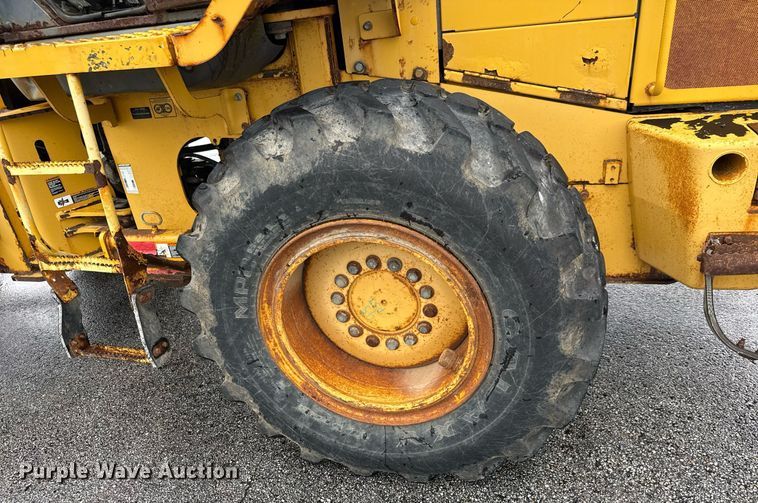 image for item DY0354 2006 John Deere 444J wheel loader