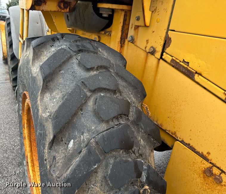 image for item DY0354 2006 John Deere 444J wheel loader
