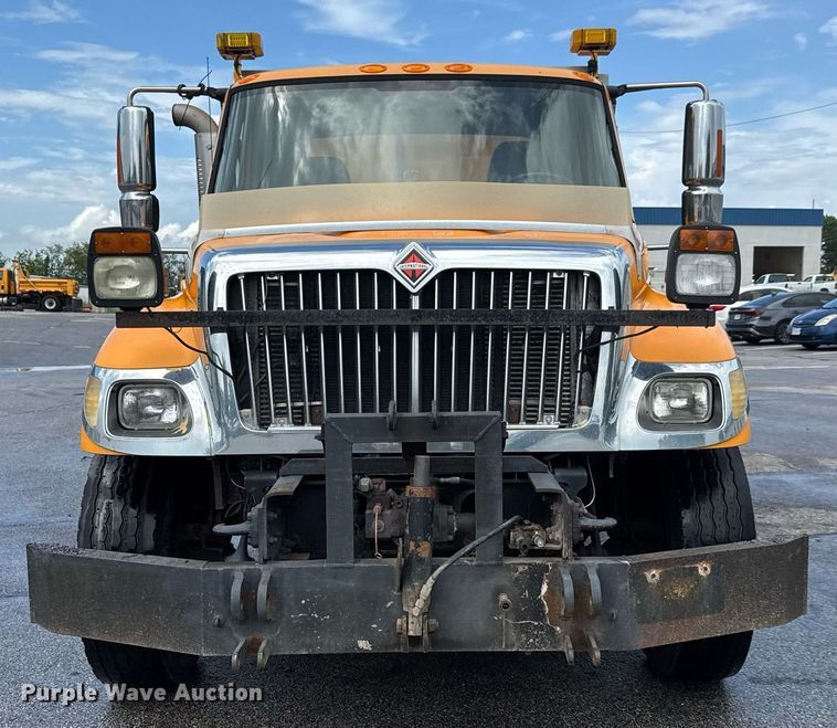 image for item DY0355 2006 International 7400 dump truck